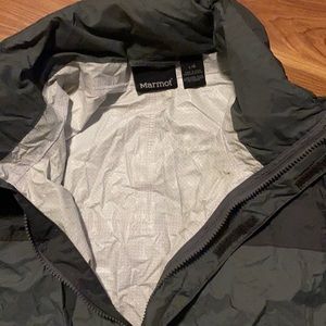 Mermot rain jacket. Zipper pockets and comfertable.